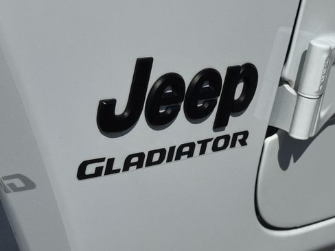 Used 2022 Jeep Gladiator Sport AWD/4WD image 5