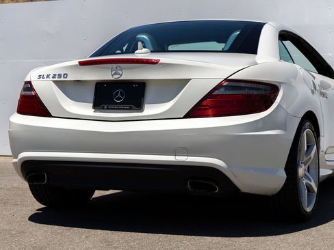 Used 2012 Mercedes-Benz SLK 250 image 11