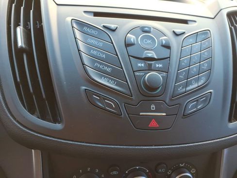 Used 2015 Ford Escape SE image 12