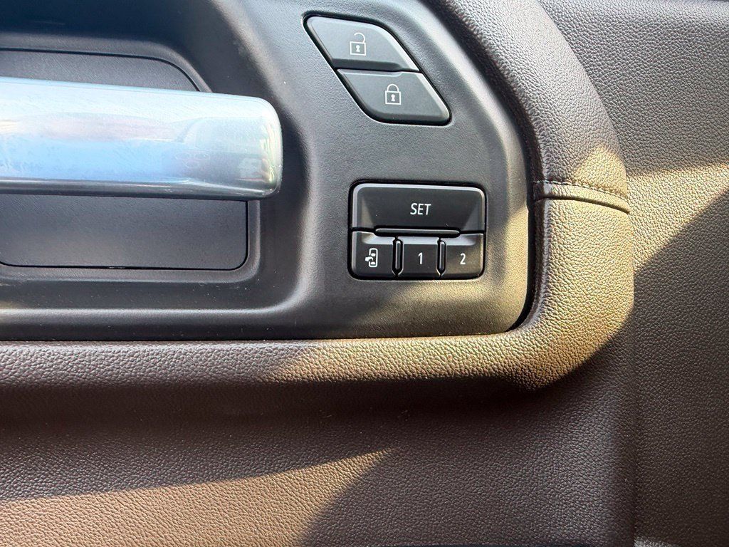 Used 2023 GMC Sierra 3500 Denali w/ Denali Ultimate Package AWD/4WD image 24