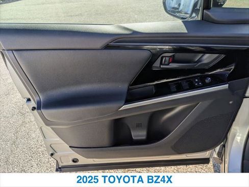 Used 2025 Toyota bZ4X FWD image 12