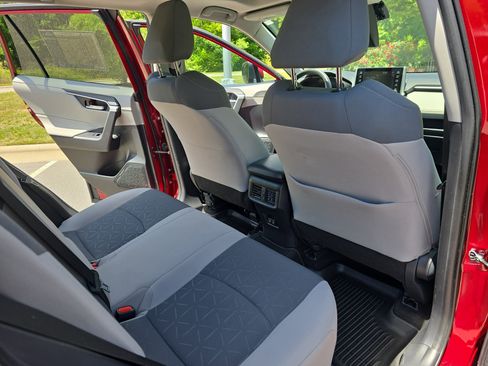 Used 2019 Toyota RAV4 XLE w/ Convenience Package AWD/4WD image 11