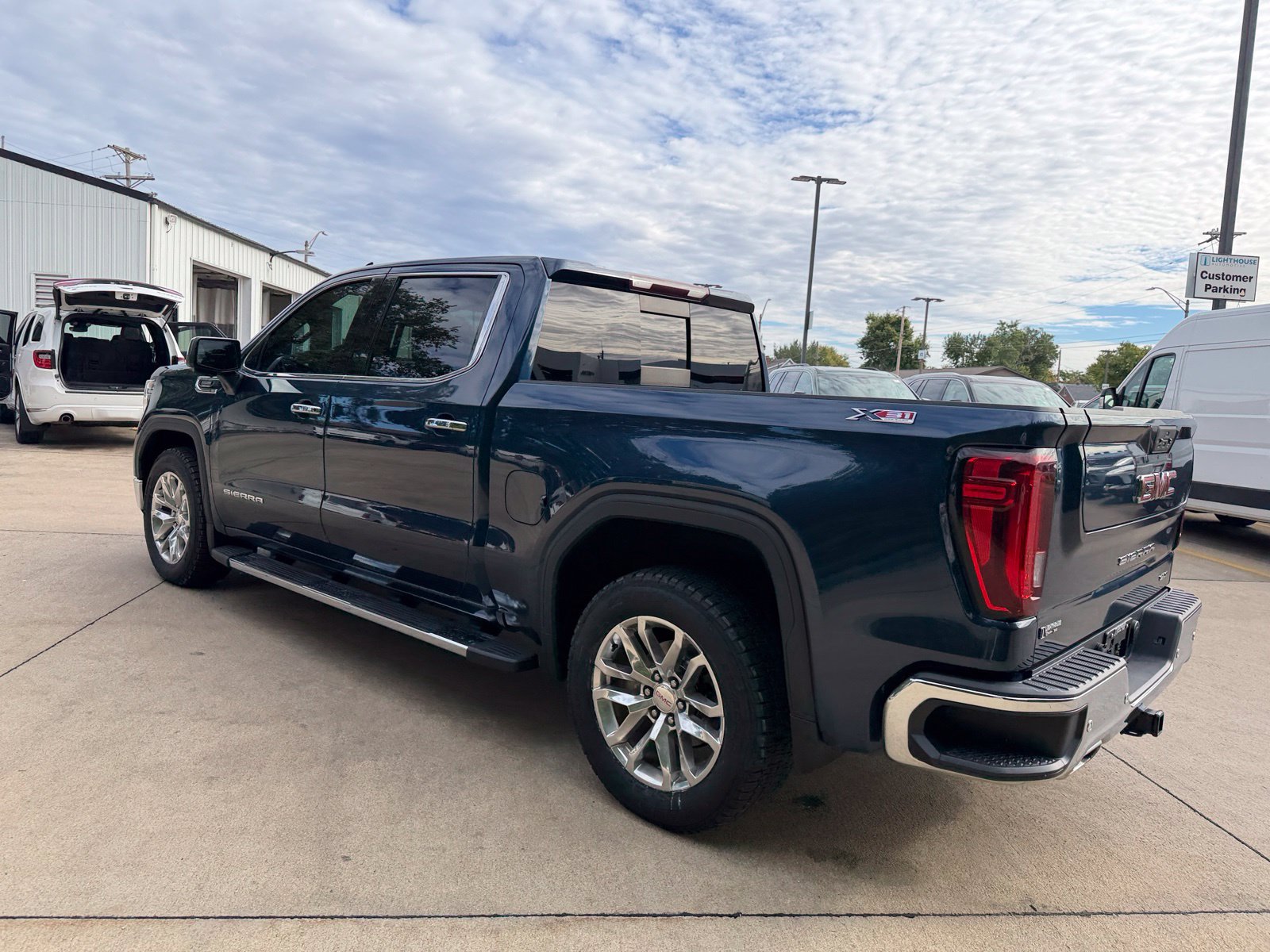 Used 2021 GMC Sierra 1500 SLT w/ SLT Premium Plus Package AWD/4WD image 30