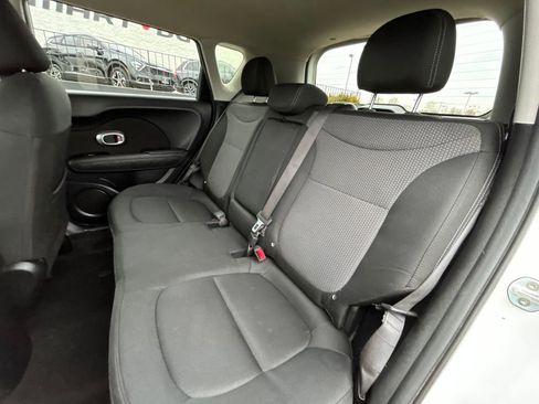 Used 2019 Kia Soul + image 17