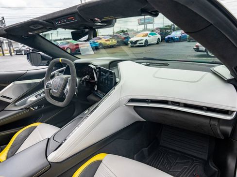 Used 2021 Chevrolet Corvette Stingray Premium Conv w/ Z51 Performance Package RWD image 15