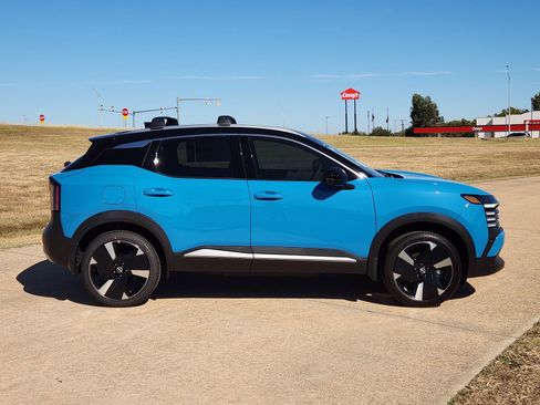 New 2026 Nissan Kicks SR w/ Cold Weather Package AWD/4WD image 8