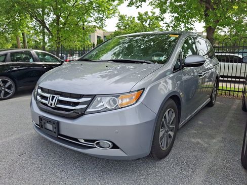 Used 2017 Honda Odyssey Touring image 3