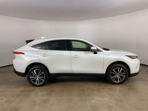 Used 2021 Toyota Venza LE image 5