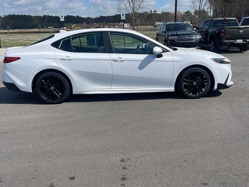 Used 2025 Toyota Camry SE image 8