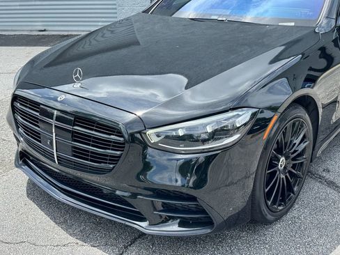 Used 2022 Mercedes-Benz S 500 4MATIC w/ AMG Line Package image 3