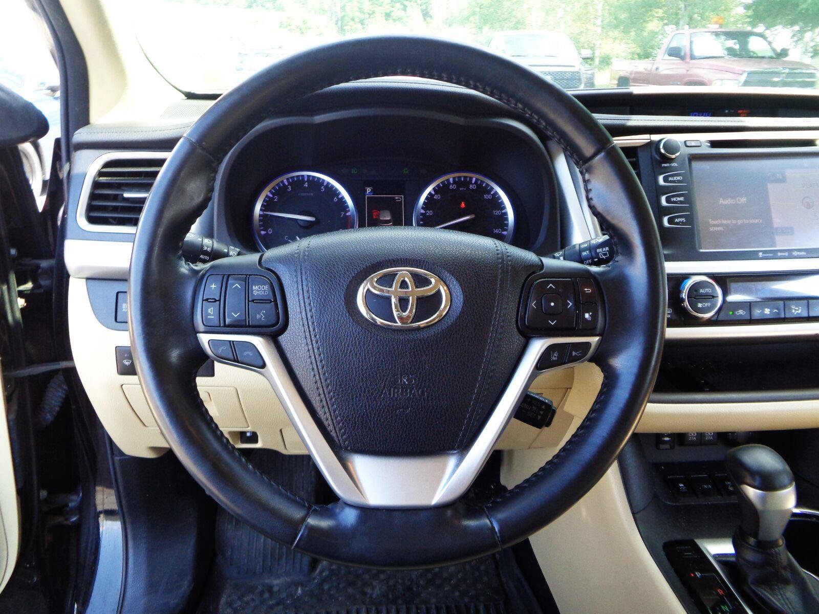 Used 2018 Toyota Highlander XLE AWD/4WD image 10