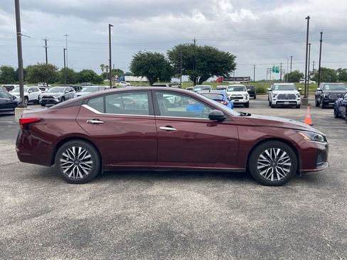 Used 2024 Nissan Altima 2.5 SV FWD image 4