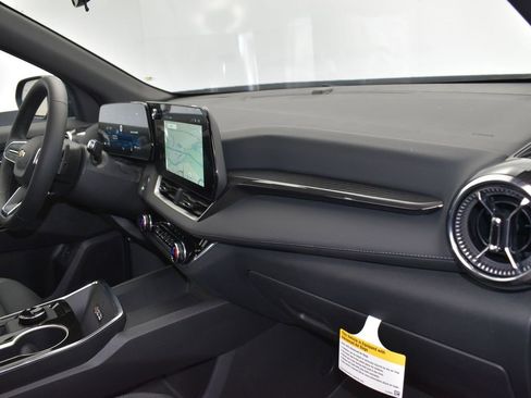 New 2026 Chevrolet Equinox LT w/ Convenience Package II image 24