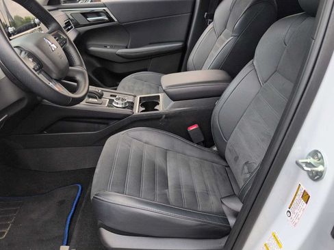 Used 2024 Mitsubishi Outlander SE AWD/4WD image 16