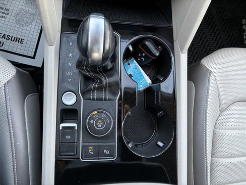 Used 2021 Volkswagen Atlas SEL Premium image 9