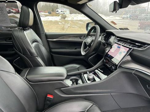 Certified 2024 Jeep Grand Cherokee Limited w/ Luxury Tech Group II image 23