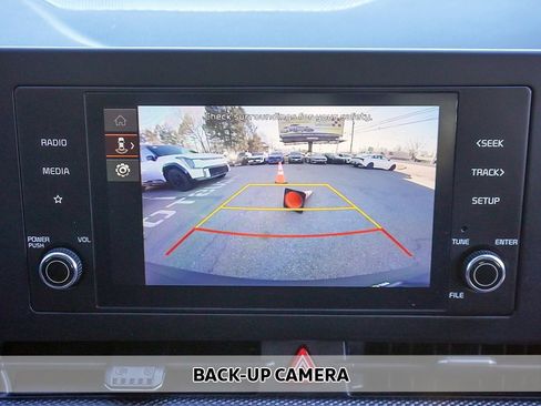 Used 2025 Kia Sportage LX image 4