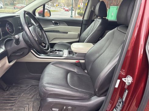 Used 2022 Kia Carnival LX image 16