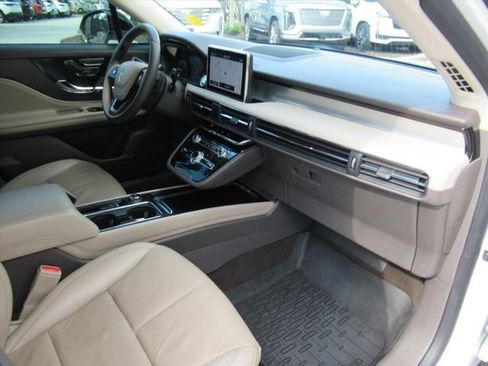 Used 2022 Lincoln Corsair FWD w/ Premium Package image 11