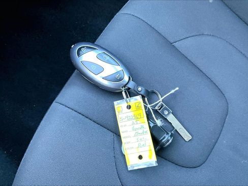 Used 2025 Hyundai Elantra SEL FWD image 15