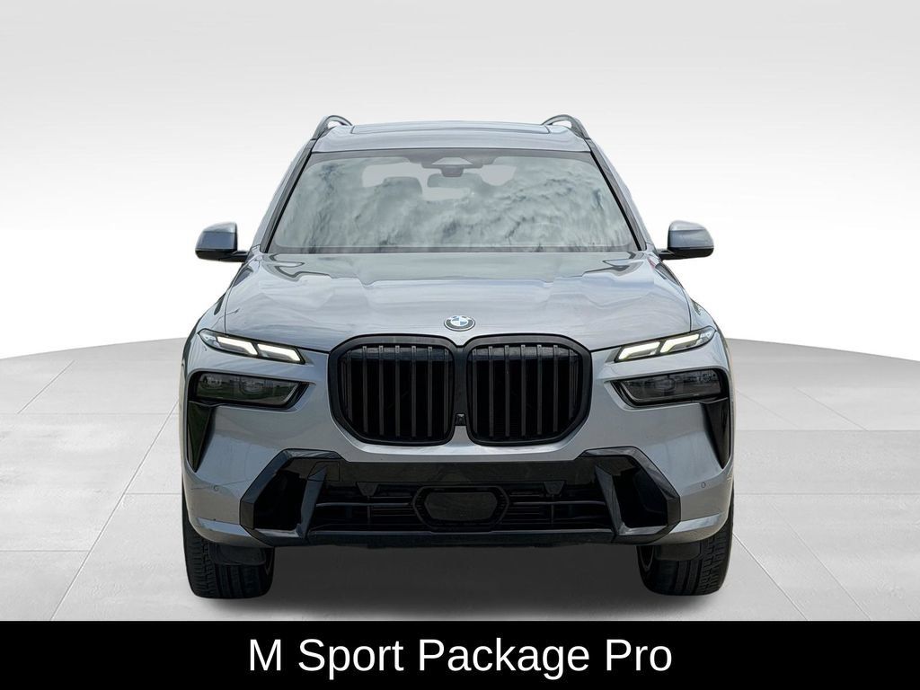 Used 2025 BMW X7 xDrive40i w/ M Sport Package AWD/4WD image 3