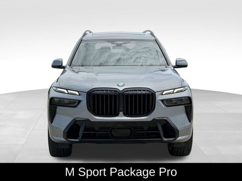 Used 2025 BMW X7 xDrive40i w/ M Sport Package AWD/4WD image 3