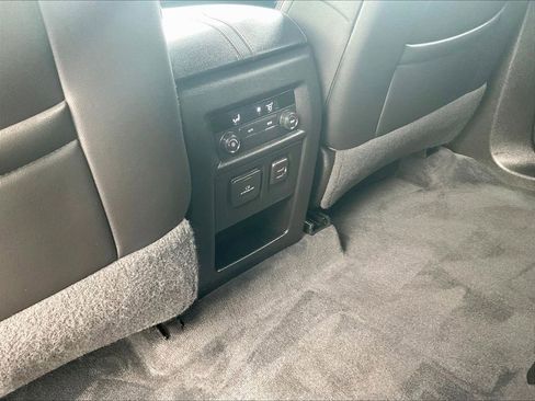 Used 2023 Chevrolet Traverse RS AWD/4WD image 10