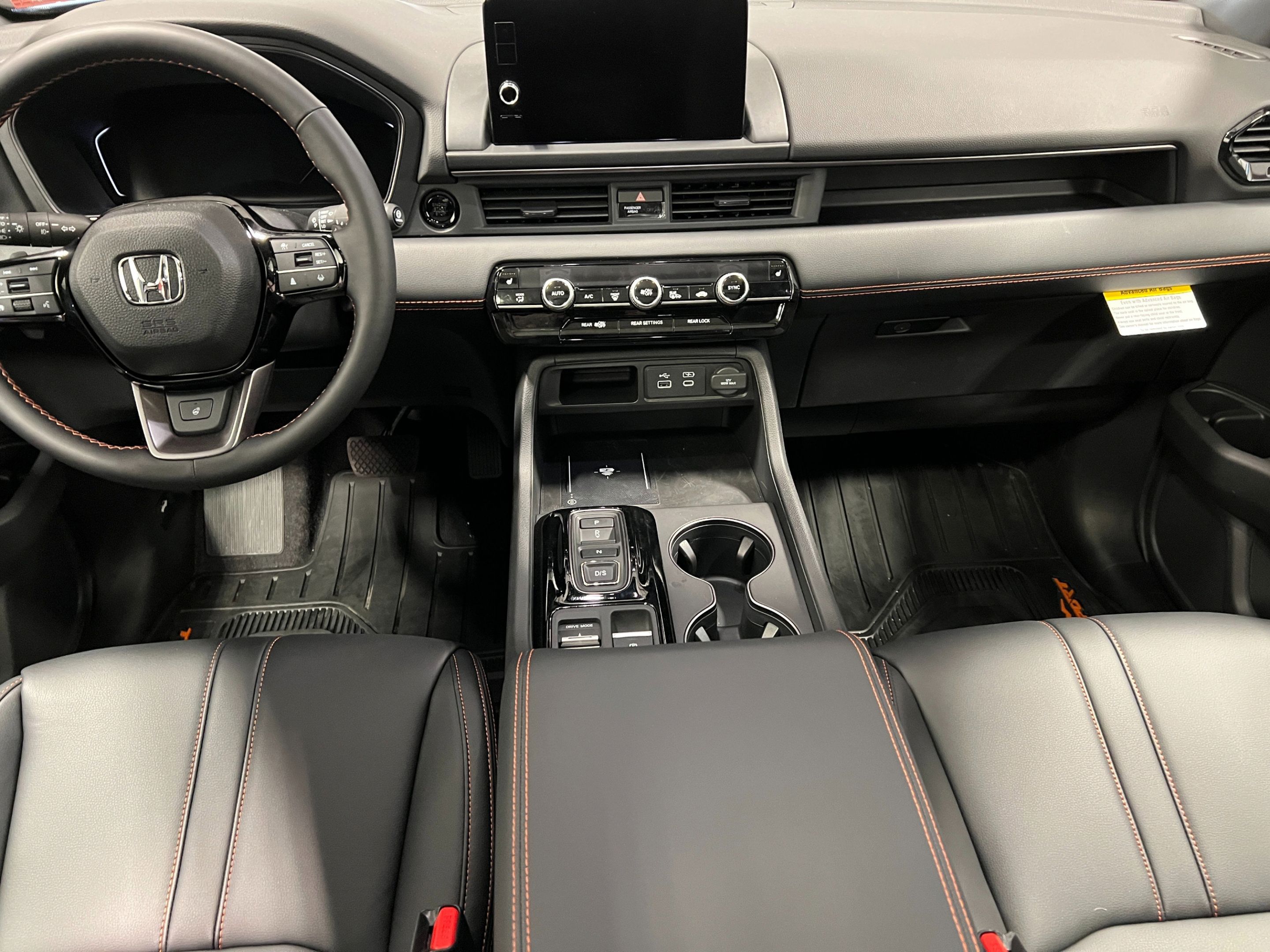 Used 2025 Honda Pilot TrailSport image 13