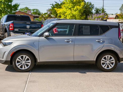 Used 2024 Kia Soul LX FWD image 8