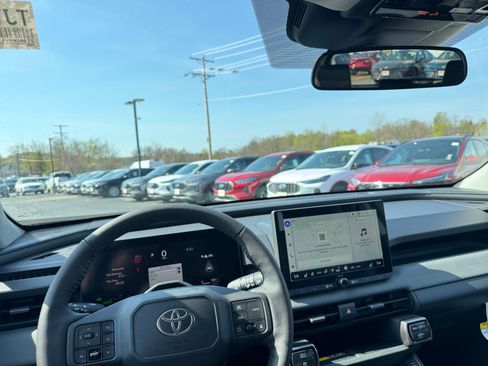 New 2026 Toyota RAV4 FWD image 17