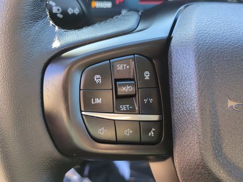 Used 2025 Ford Ranger Lariat w/ Black Appearance Package image 17