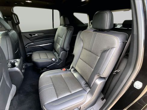 Used 2025 Chevrolet Traverse High Country w/ LPO, Floor Liner Package FWD image 21