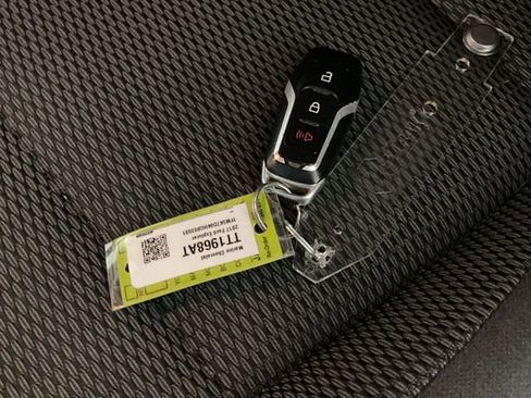 Used 2017 Ford Explorer XLT image 19