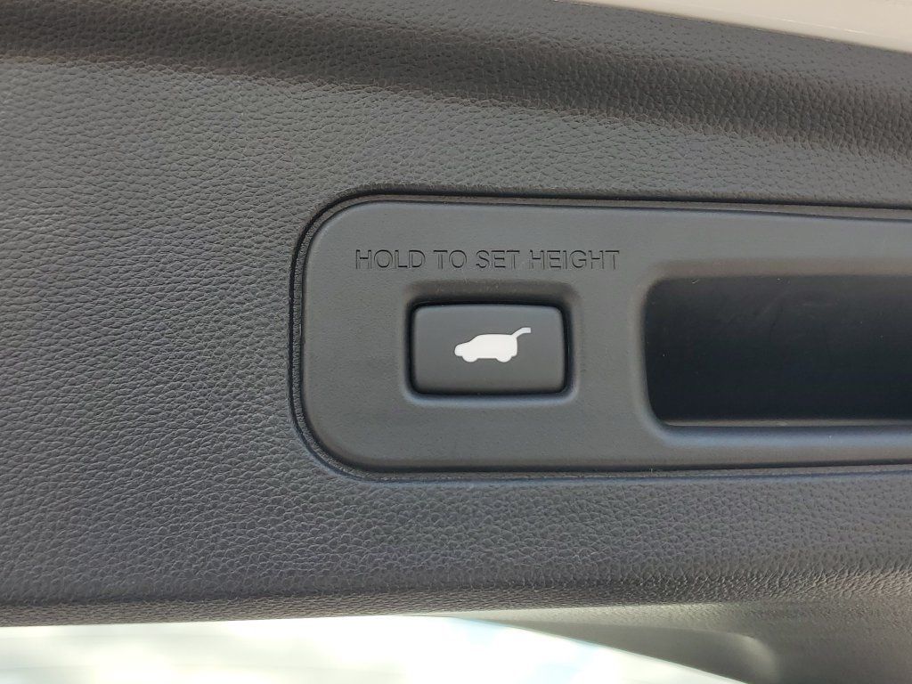 Certified 2025 Acura MDX w/ Technology Package AWD/4WD image 11