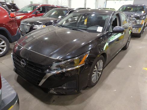 Used 2025 Nissan Altima 2.5 SV FWD image 1