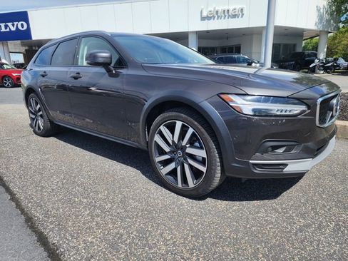 Certified 2025 Volvo V90 B6 Cross Country Ultra AWD/4WD image 1
