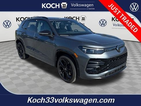 Used 2025 Volkswagen Tiguan SE R-Line AWD/4WD image 1