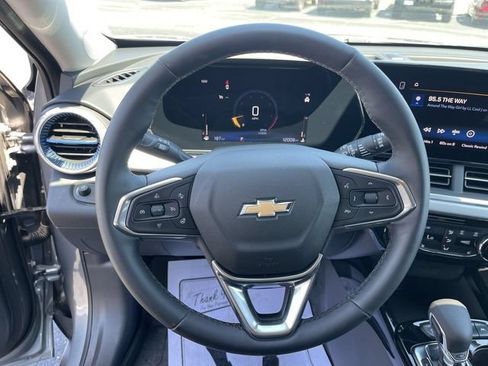 Used 2024 Chevrolet Trax LT w/ Driver Confidence Package FWD image 14