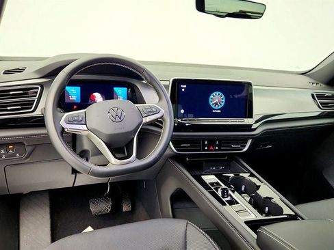 Used 2025 Volkswagen Atlas Cross Sport SE image 11