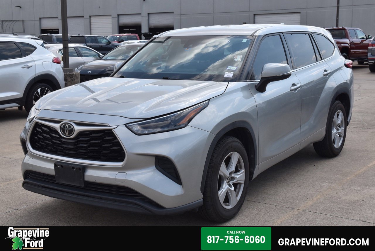 Used 2021 Toyota Highlander L FWD image 1