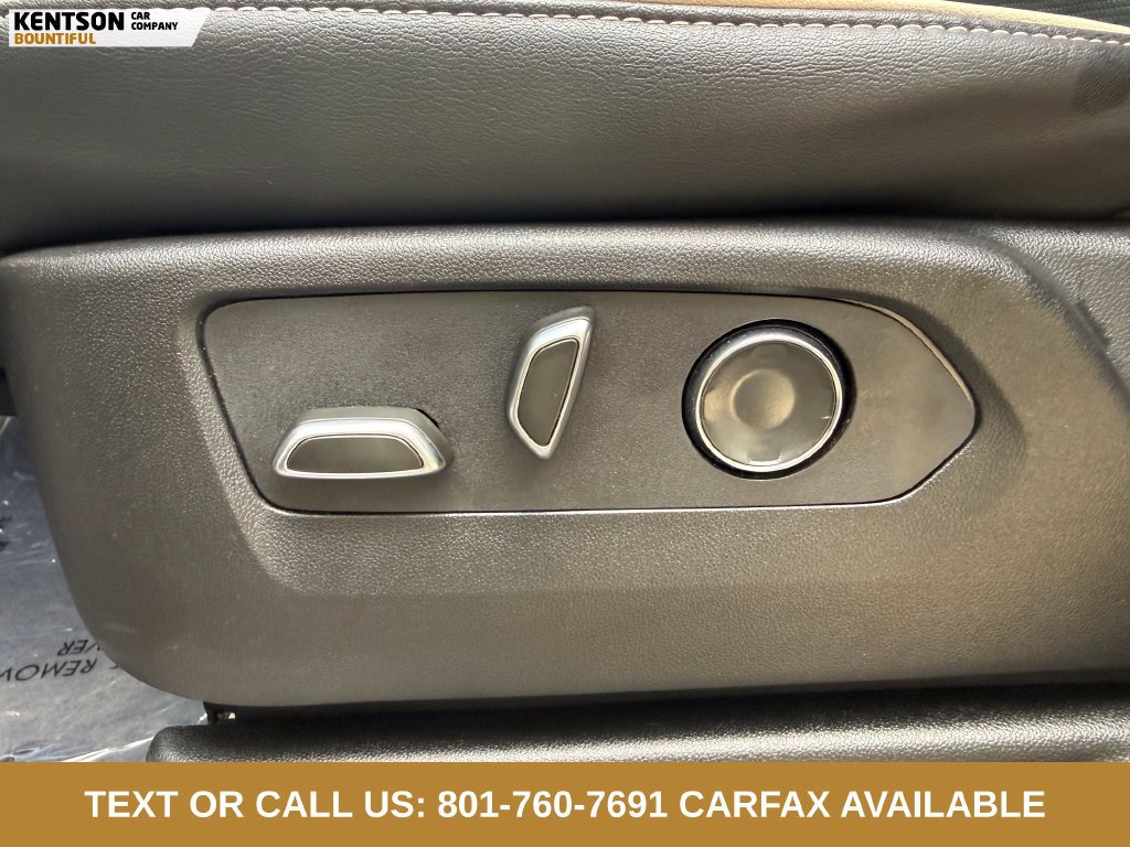 Used 2025 Cadillac Escalade ESV Sport w/ LPO, ONYX Package AWD/4WD image 32