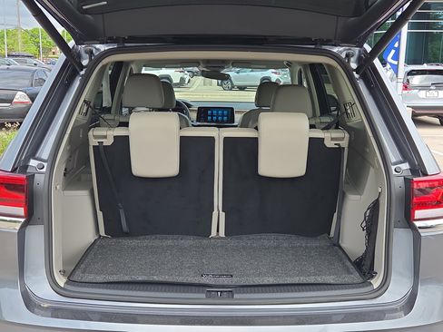 Used 2024 Volkswagen Atlas SE w/ Black Wheel Package FWD image 15