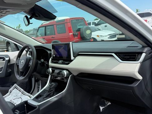 Used 2025 Toyota RAV4 XLE w/ Convenience Package AWD/4WD image 15