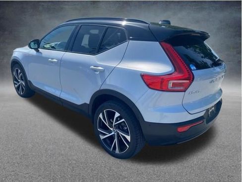 Certified 2021 Volvo XC40 T5 R-Design w/ Advanced Package AWD/4WD image 5