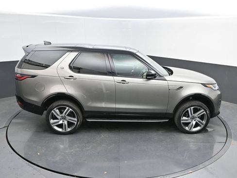 Used 2025 Land Rover Discovery Metropolitan Edition AWD/4WD image 37