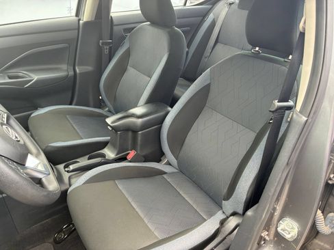 Used 2025 Nissan Versa SV FWD image 30