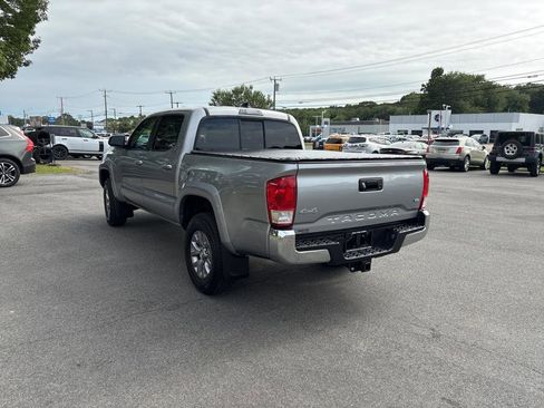 Used 2017 Toyota Tacoma SR5 image 4