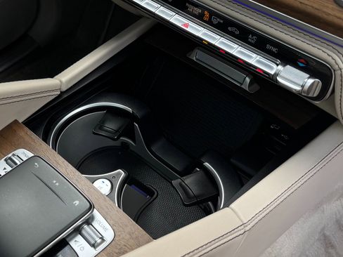 Used 2023 Mercedes-Benz Maybach GLS 600 4MATIC image 35