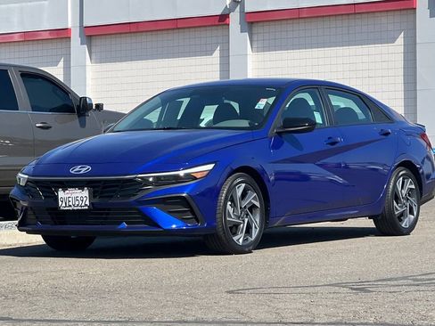 Used 2025 Hyundai Elantra Sport FWD image 10