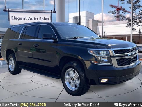 Used 2017 Chevrolet Suburban LT w/ Luxury Package RWD image 3